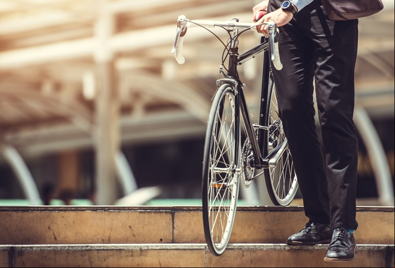 Nunca se distraia de bicicleta